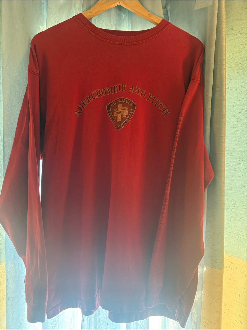 Abercrombie & Fitch vintage men’s Long Sleeve Crewneck Shirt - Deep Red